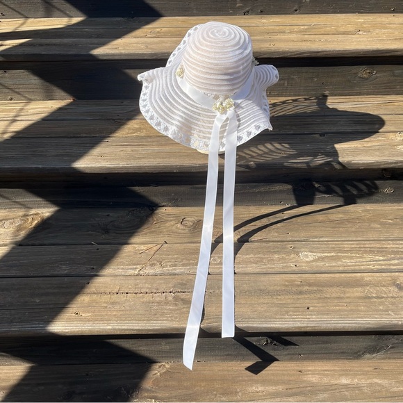 White Organza floppy hat with Ribbon - Picture 5 of 9